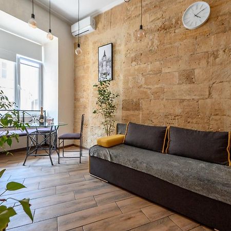 Уютная Квартира Недалеко От Дерибасовской Odessa Exterior foto