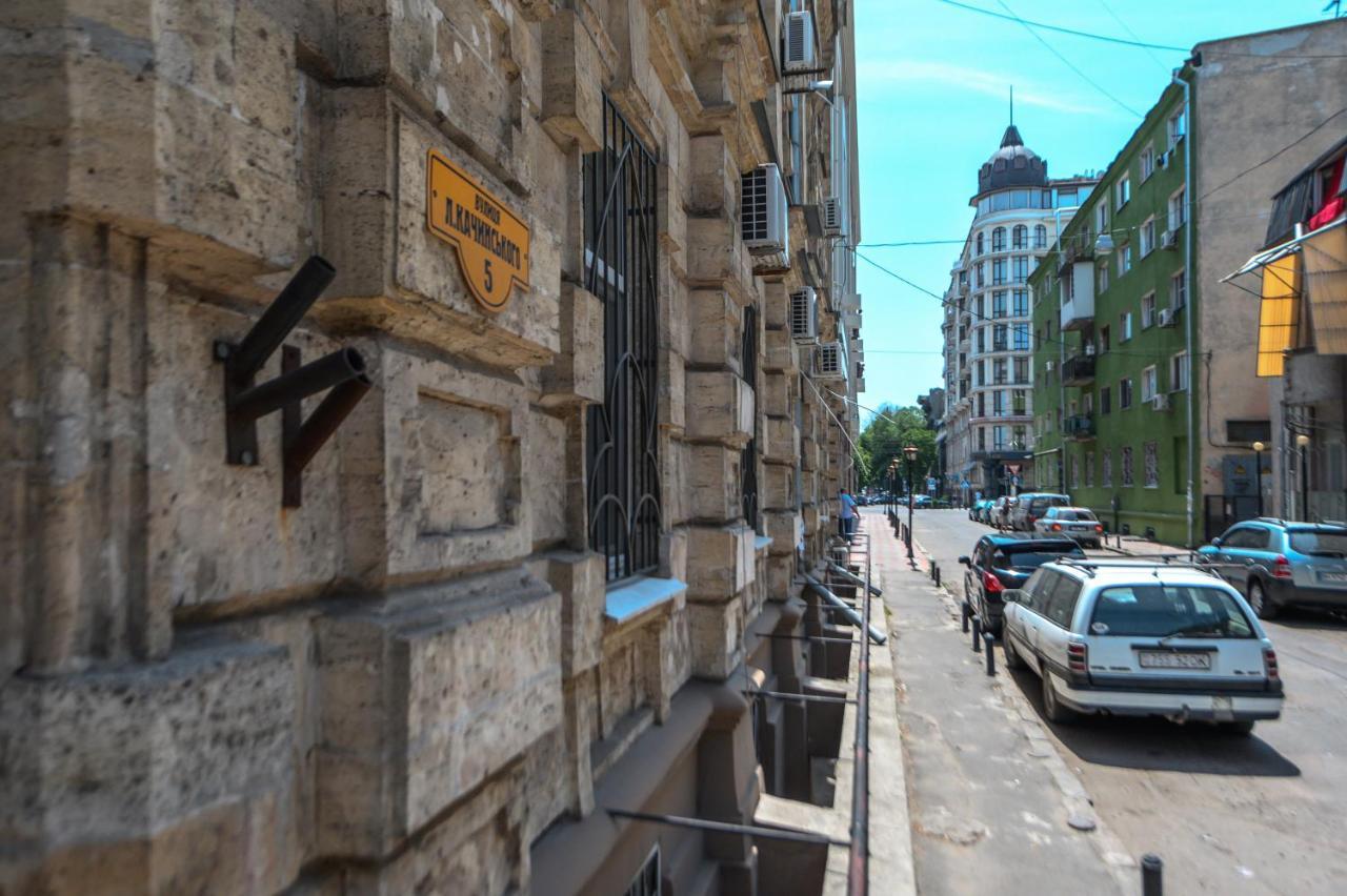 Уютная Квартира Недалеко От Дерибасовской Odessa Exterior foto
